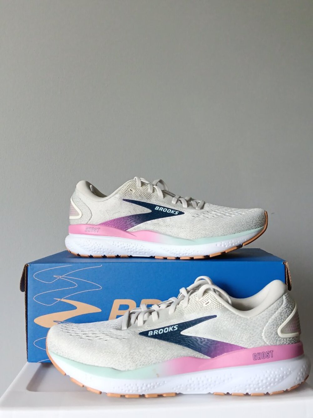 New Brooks Ghost 16 Sneakers Nitrogen Injected Cushion 9.5 Wide White Pink Blue
